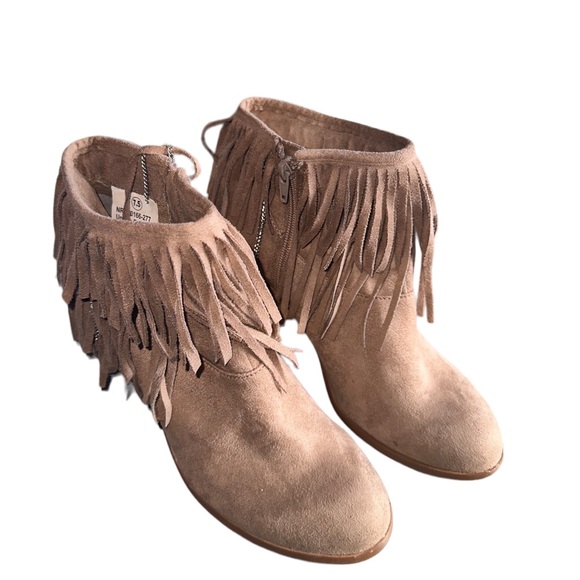 Not Rated size 7.5 suede fringe bootie with silver chain.NWT. stacked heel. - Picture 4 of 10